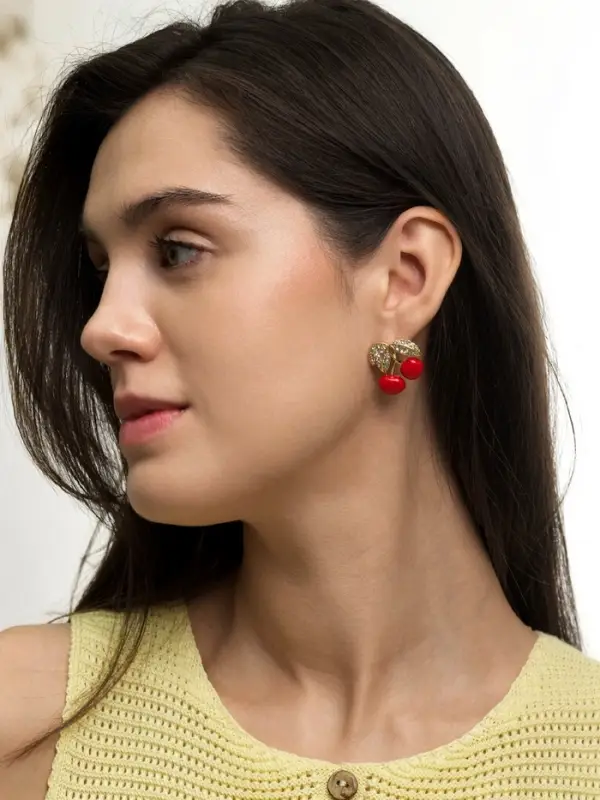 Серьги со стразами &laquo;Вишня&raquo;, бело-красные в золоте