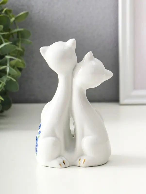 Фигурка керамика &laquo;Две кошки с котёнком&raquo;, 13&times;8 см