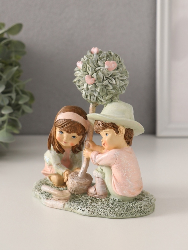 Сувенир полистоун  Сувенир полистоун "Малыши садят деревце" розово-зелёный 13х7х13 см