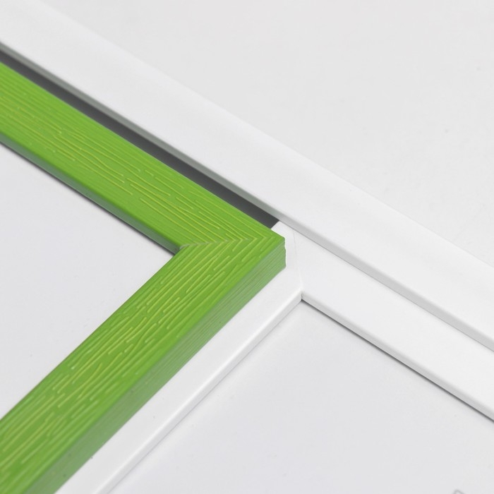 Фоторамка пластик на 7 фото  Фоторамка пластик на 7 фото "KRUZO", цв. белый с зелеными вставками