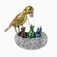 Брошь &laquo;Птица с  птенцами&raquo; гнездо, цветная в серебре