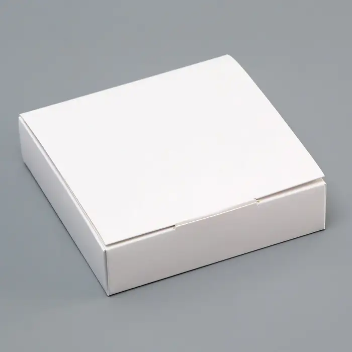 Коробка для 9 конфет, белая с откидной крышкой, 13.7&times;13.7&times;3.5 см