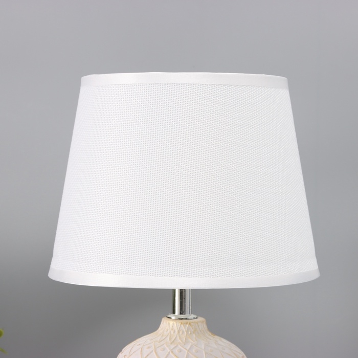 Лампа настольная Лампа настольная "Узор" 1х40Вт Е14 белый 20х20х34см