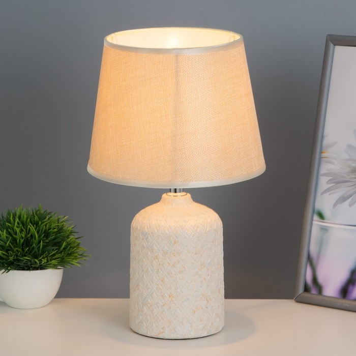Настольная лампа Настольная лампа "Джемма" Е14 40Вт бело-бежевый 20х20х33 см RISALUX