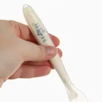 Mum&Baby Ложка для первого прикорма в контейнере, бежевая Mum&Baby Ложка для первого прикорма в контейнере, бежевая