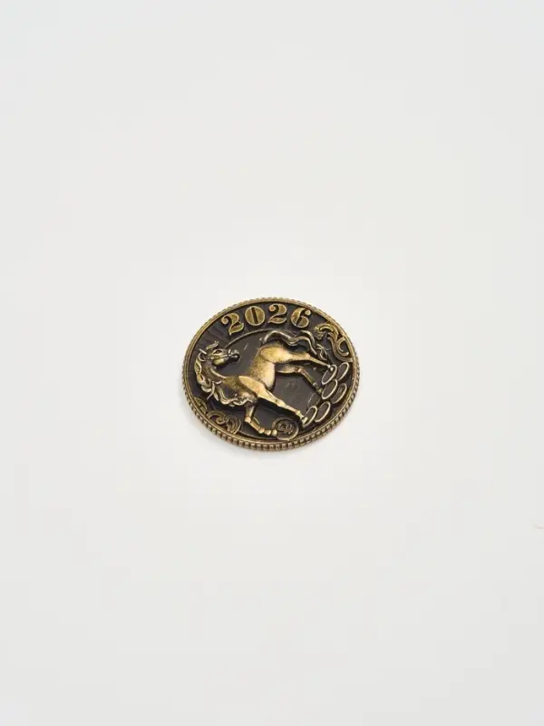 Монета новогодняя сувенирная в коробочке «Прибыли», диам. 2.5 см Монета новогодняя сувенирная в коробочке «Прибыли», диам. 2.5 см