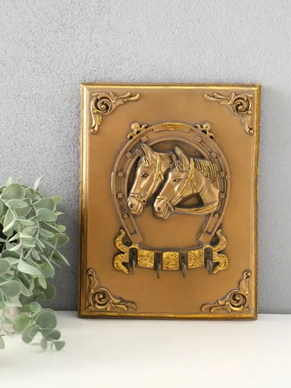 Ключница Ключница "Подкова с лошадками" 23,5х18 см, бронза с позолотой