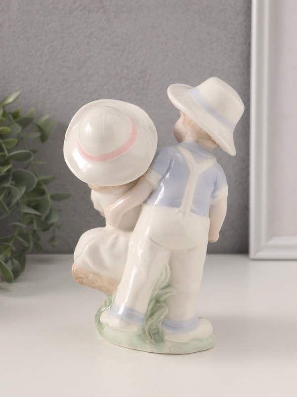 Сувенир керамика  Сувенир керамика "Детишки у дерева" 9х10х16,5 см