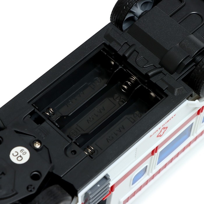 Машина радиоуправляемая «Скорая помощь», световые эффекты, работает от батареек Машина радиоуправляемая «Скорая помощь», световые эффекты, работает от батареек