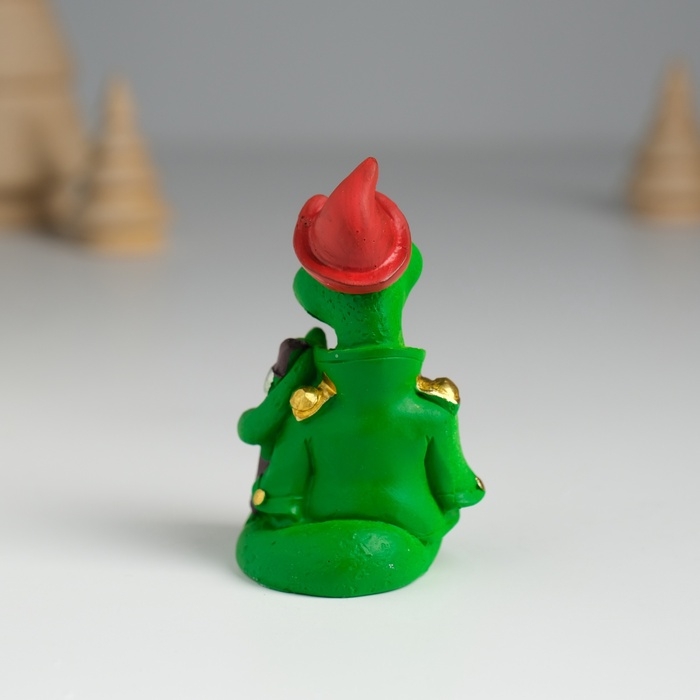 Сувенир полистоун Сувенир полистоун "Змей зелёный в форме" МИКС 4,5х4х6,5 см