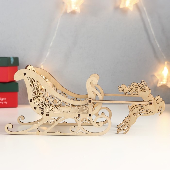 Сувенир  Сувенир "Сани" 18х10х11 см Олень 9,5 х 8 см (набор 12 деталей)