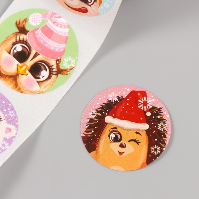 Наклейка бумага Наклейка бумага "Дед Мороз и лесные звери" d=2,5 см 252 шт в рулоне