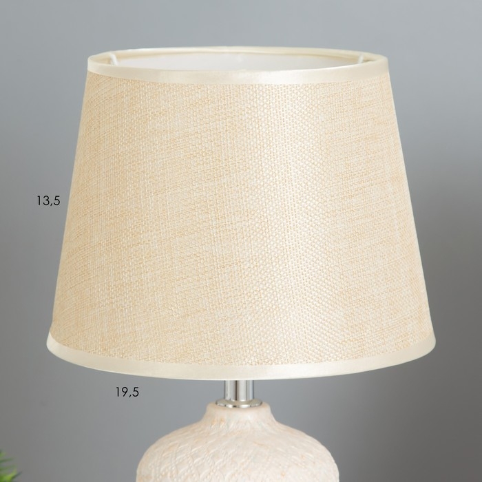 Настольная лампа Настольная лампа "Джемма" Е14 40Вт бело-бежевый 20х20х33 см RISALUX