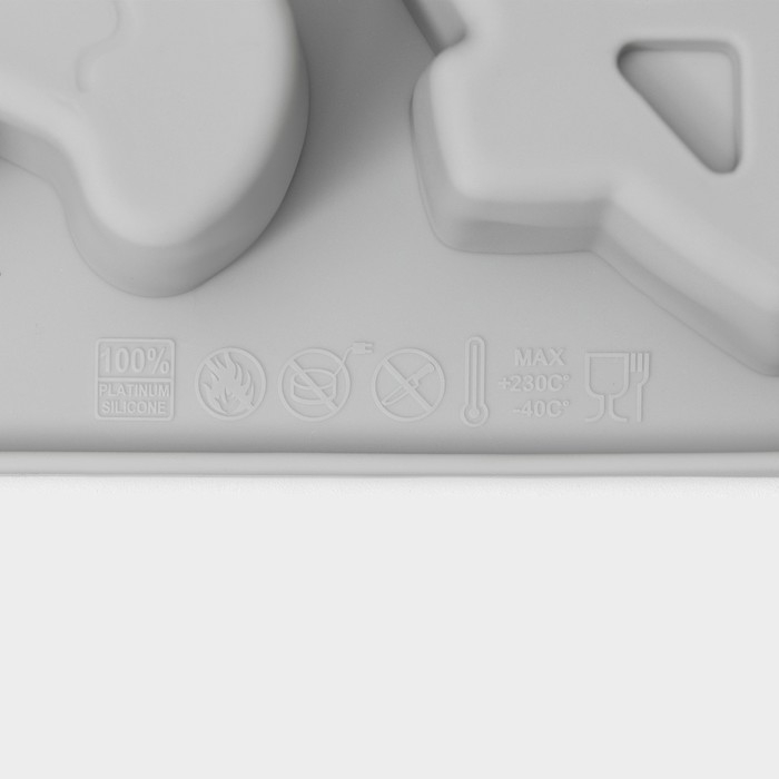 Форма для выпечки новогодняя Доляна &laquo;Семейный праздник&raquo;, силикон, 6 ячеек, 29,5&times;17&times;2,7 см, цвет серый