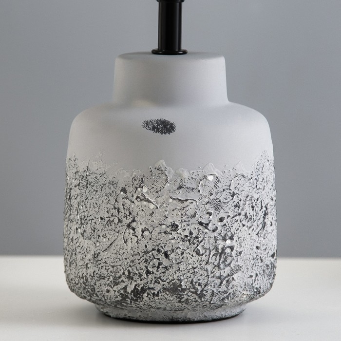 Настольная лампа Настольная лампа "Анфия" Е14 40Вт бело-серый 20х20х33 см RISALUX