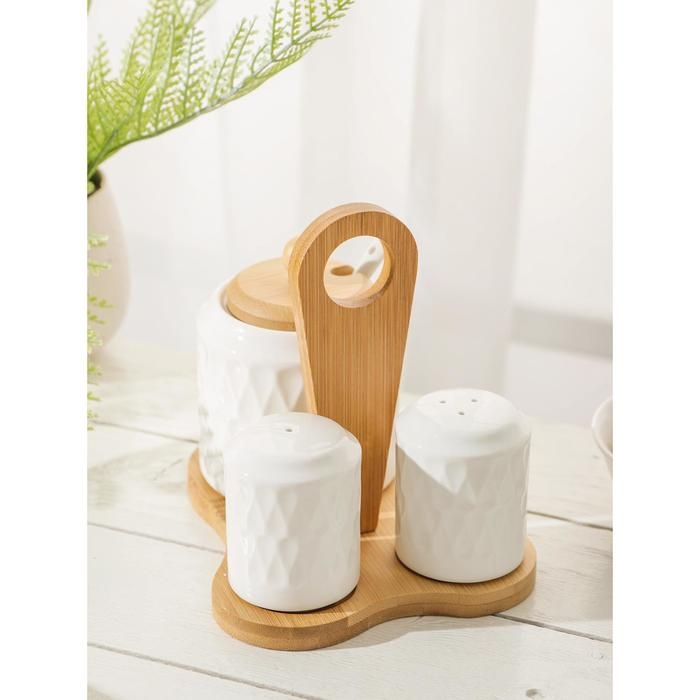 Набор керамический для специй на бамбуковой подставке BellaTenero «Герда», 3 предмета: солонка 120 мл, перечница 120 мл, сахарница с ложкой 220 мл, цвет белый Набор керамический для специй на бамбуковой подставке BellaTenero «Герда», 3 предмета: солонка 120 мл, перечница 120 мл, сахарница с ложкой 220 мл, цвет белый