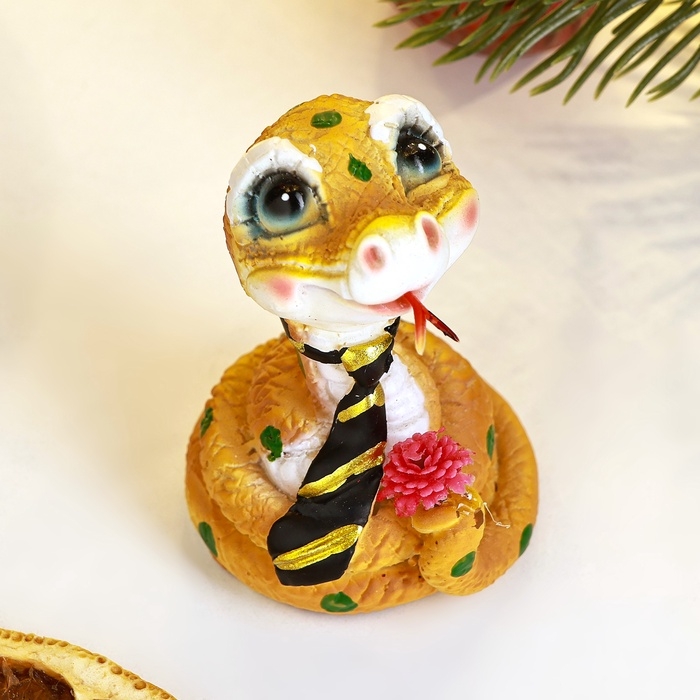 Новый год. Символ 2025. Фигура  Новый год. Символ 2025. Фигура "Змейка в галстуке" 4х4х6см, цветная