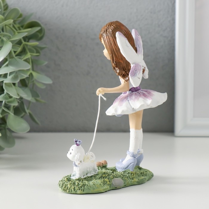 Сувенир полистоун "Малышка в сиреневом платье с крыльями, выгуливает собачку" 10х7х13 см