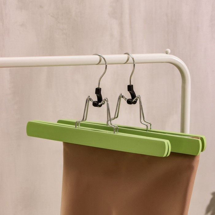 Вешалки для брюк и юбок LaDо́m Brillant, 30×17×2,4 см, 2 шт, деревянные, цвет фисташковый Вешалки для брюк и юбок LaDо́m Brillant, 30×17×2,4 см, 2 шт, деревянные, цвет фисташковый