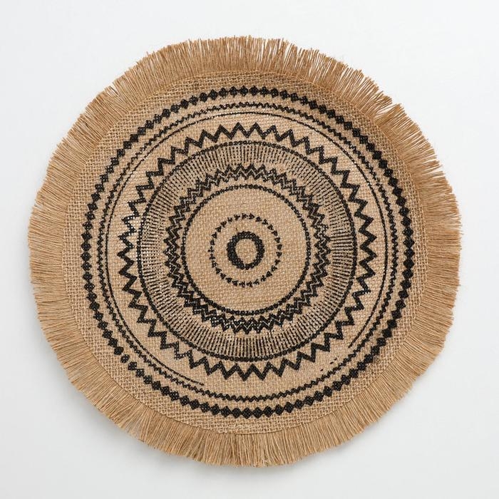 Салфетка сервировочная на стол Доляна «Африка», d=30 см, цвет чёрный Салфетка сервировочная на стол Доляна «Африка», d=30 см, цвет чёрный