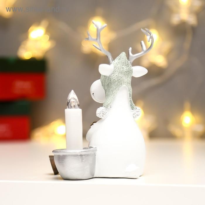 Сувенир полистоун свет Сувенир полистоун свет "Белый олешка в вязаной шапке со свечкой" МИКС 11,5х8х10,5 см