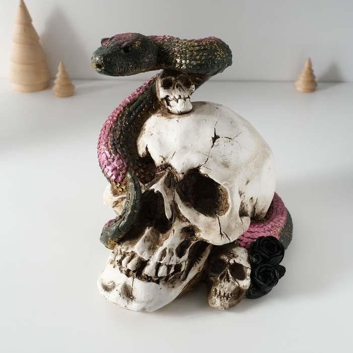 Сувенир полистоун свет Сувенир полистоун свет "Череп со змеёй" 19,5х14,5х17,5 см