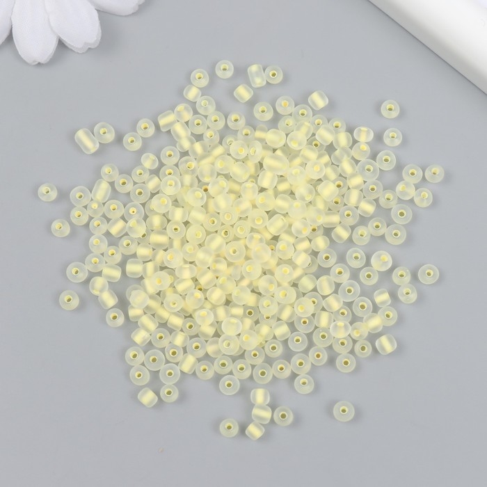 Бисер стекло 6/0  Бисер стекло 6/0 "Сливочный" светится УФ 450 гр