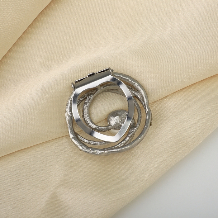 Зажим для платка «Жемчужный завиток», цвет белый в матовом серебре Зажим для платка «Жемчужный завиток», цвет белый в матовом серебре