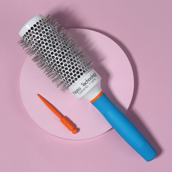 Брашинг, вентилируемый, прорезиненная ручка, d = 4,5/6 × 27 см, разноцветный Брашинг, вентилируемый, прорезиненная ручка, d = 4,5/6 × 27 см, разноцветный