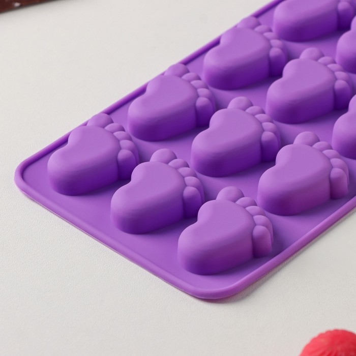 Форма для конфет и шоколада Доляна «Следопыт», силикон, 22×10×1,8 см, 15 ячеек (3,6×2,7 см), цвет МИКС Форма для конфет и шоколада Доляна «Следопыт», силикон, 22×10×1,8 см, 15 ячеек (3,6×2,7 см), цвет МИКС