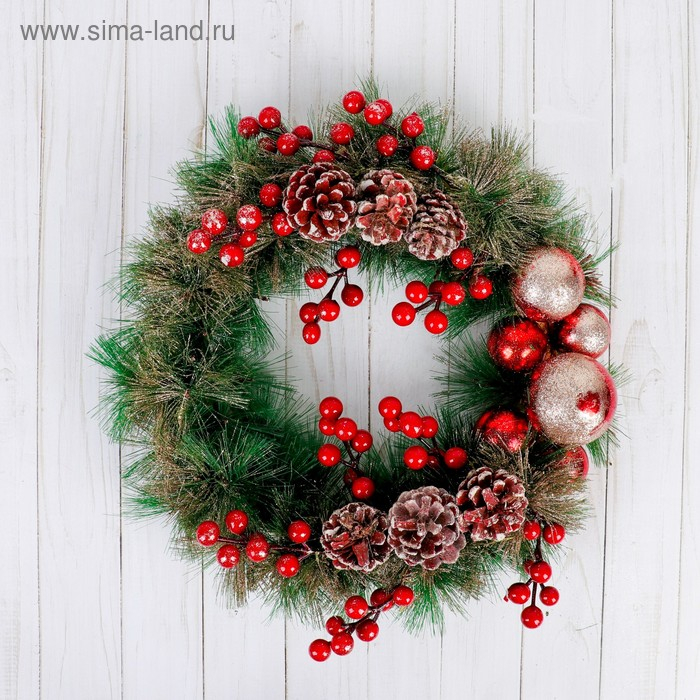 Венок новогодний d-30 см  Венок новогодний d-30 см "Ягодки красные и шишки"