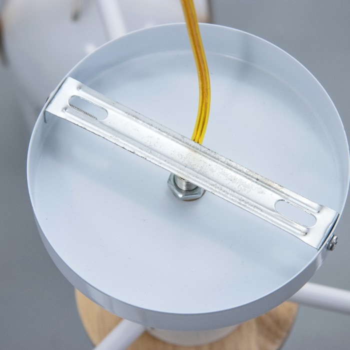 Люстра Люстра "Бирасо" 3x60Вт E27 белый-золото 58х58х40 см. Модель GZV-0036