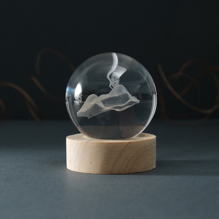 Сувенир стекло подсветка  Сувенир стекло подсветка "Шар. Геометрия Горы" d=6 см подставка дерево, USB