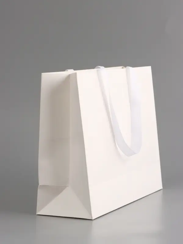 Пакет подарочный "Белый", 32 х 25 х 11 см