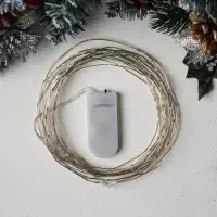 Гирлянда &laquo;Нить&raquo; 5 м роса, IP20, серебристая нить, 50 LED, батарейки CR2032&times;2 (в комплекте), свечение фиолетовое