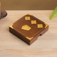 Шкатулка для хранения игральных карт 12.5х12,5 см, дерево шишам, латунь