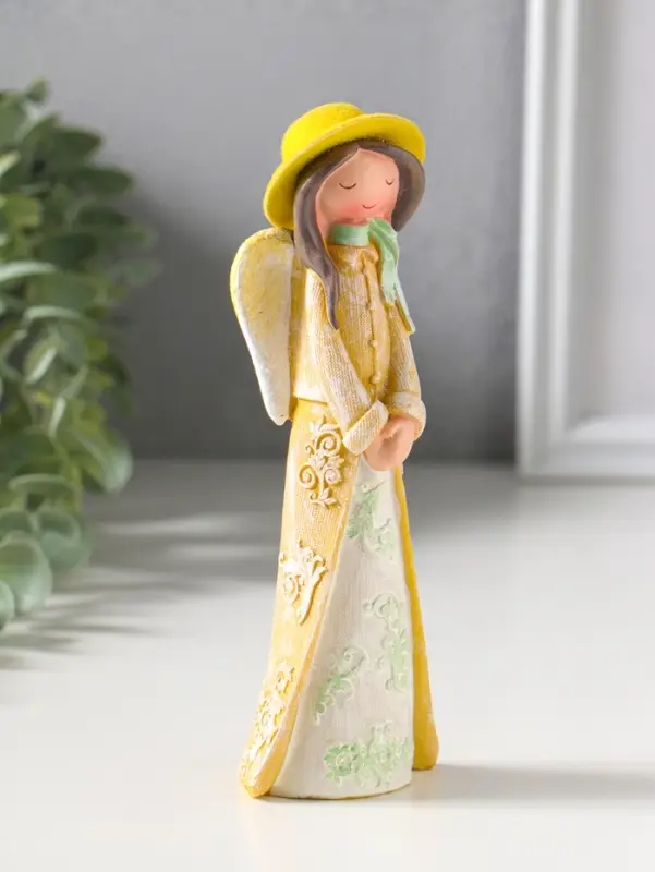 Сувенир полистоун "Малышка-ангел в желтой накидке и шляпке" 6х4,2х17 см