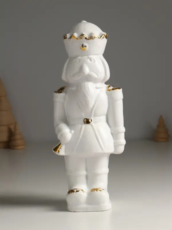 Фигура "Щелкунчик" 24х10х7,5 см, белый с позолотой
