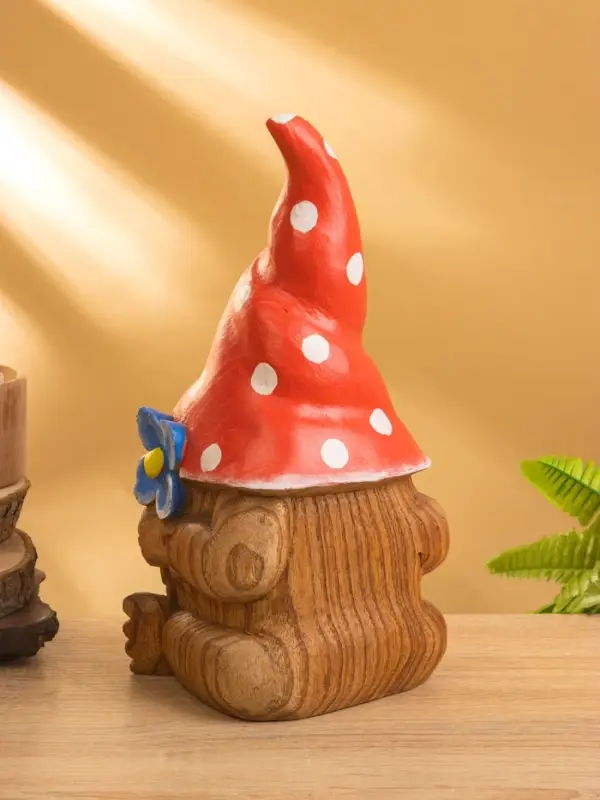 Сувенир  Сувенир "Гномик в красной шляпе" дерево Джампинис 15х15х30 см