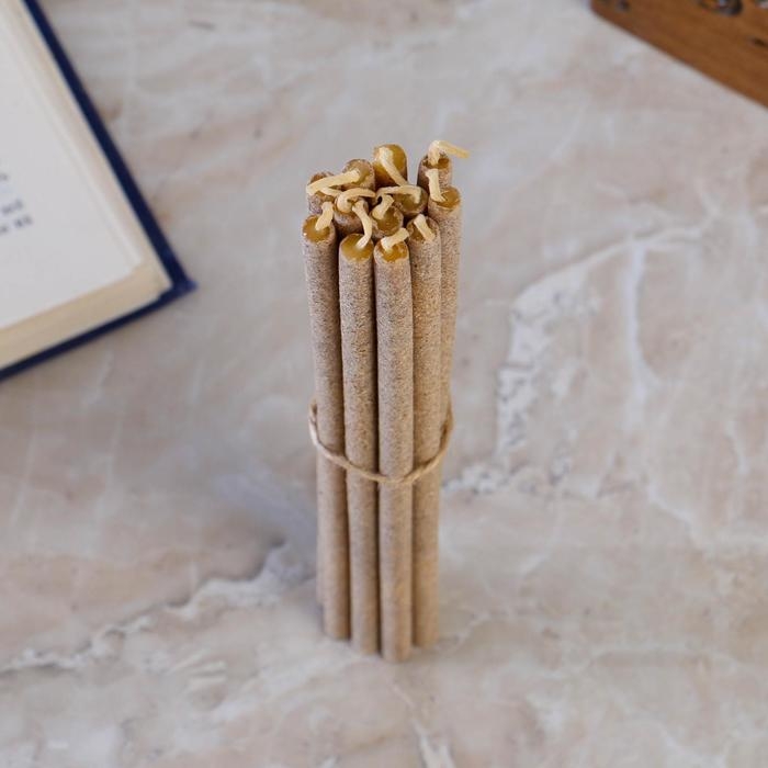 Свеча магическая медовая с травами для очищения пространства  Свеча магическая медовая с травами для очищения пространства "Чертополох", 12 штук