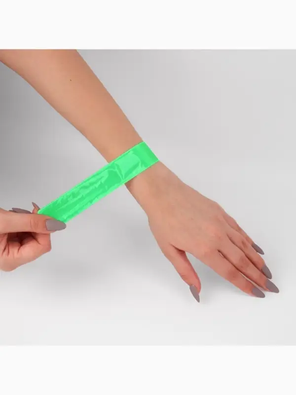 Светоотражающий слэп-браслет, самофиксирующийся, 22&times;3 см, цвет МИКС