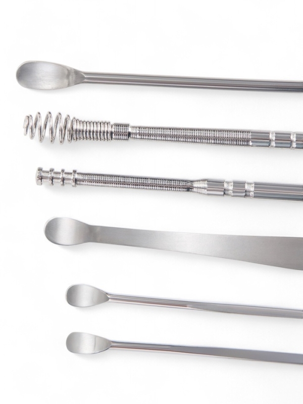 Набор для чистки ушей: кожаный чехол + 6 предметов Набор для чистки ушей: кожаный чехол + 6 предметов