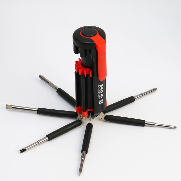 Фонарь многофункциональный, мультитул 8 в 1  Фонарь многофункциональный, мультитул 8 в 1 "Мастер на все руки", 6LED, 7 отвёрток, 4х10 см