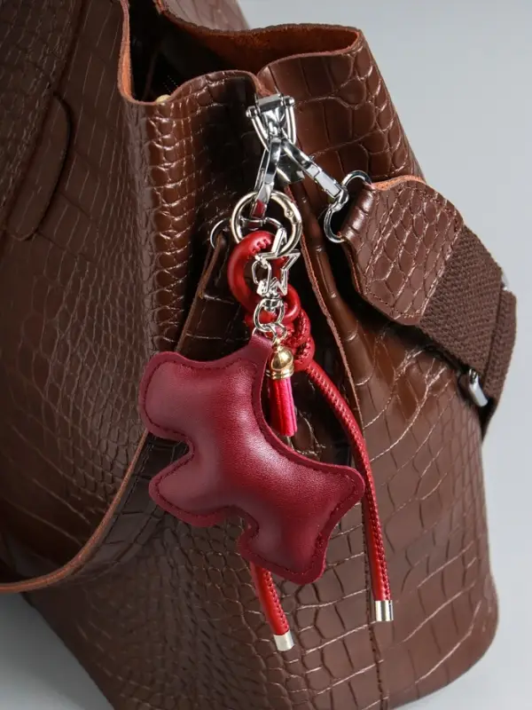 Брелок на карабине кожзам  Брелок на карабине кожзам "Терьер" с узлом, винный 14х8х1,2 см