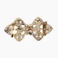 Зажим для кардигана "Ажур", лепестки, цвет белый в золоте