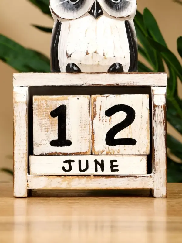 Календарь настольный "Совенок" дерево 11х5х16 см, цв. чёрно-белый