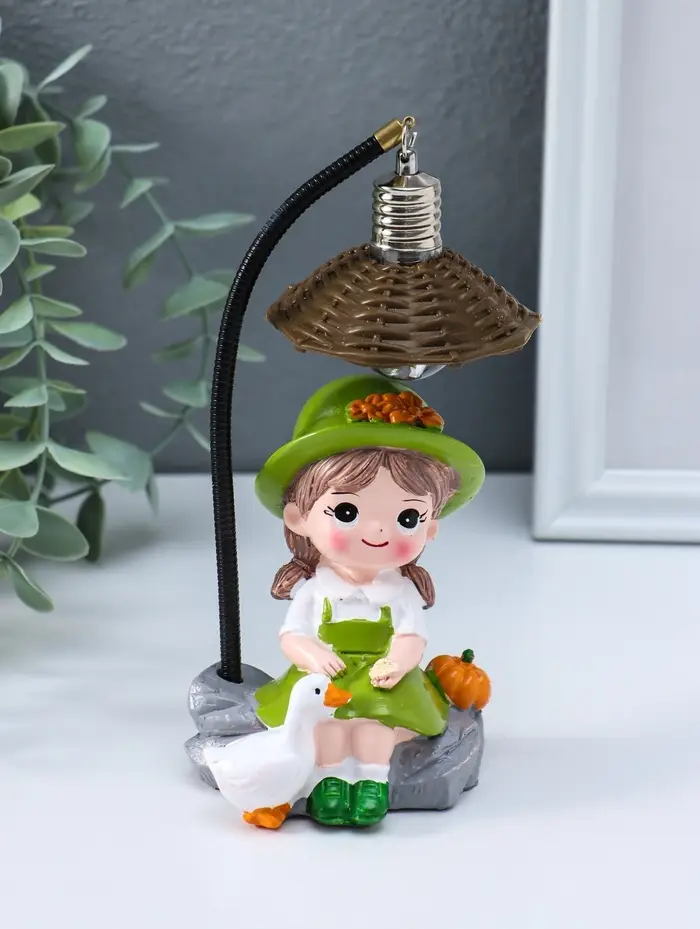 Сувенир полистоун свет "Малышка в шляпке, с гусём" зелёный 3хAG3 5,5х7х17 см