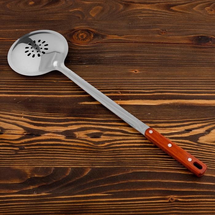 Шумовка для казана узбекская 48см, диаметр 14см, с деревянной ручкой Шумовка для казана узбекская 48см, диаметр 14см, с деревянной ручкой