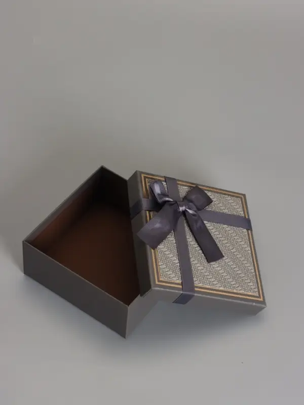 Наборок коробок 3 в 1 прямоугольные 19*19*9.8 17*17*8.0 15*15*6.5 см