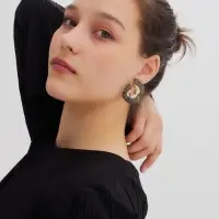 Серьги со стразами &laquo;Блеск&raquo; кручёные, серые в золоте